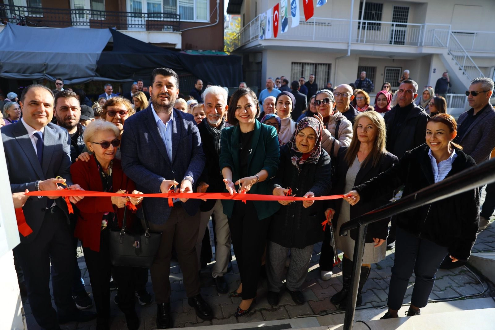 İzmir Karabağlar&rsquo;da İleri Yaş Akademileri a&ccedil;ıldı