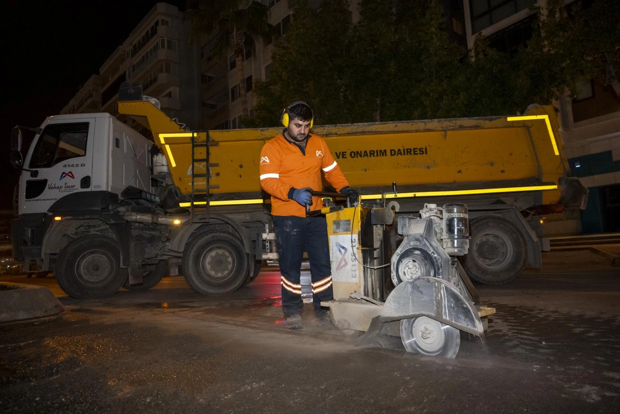 Mersin&rsquo;de yol g&uuml;venliği i&ccedil;in gece &ccedil;alışması