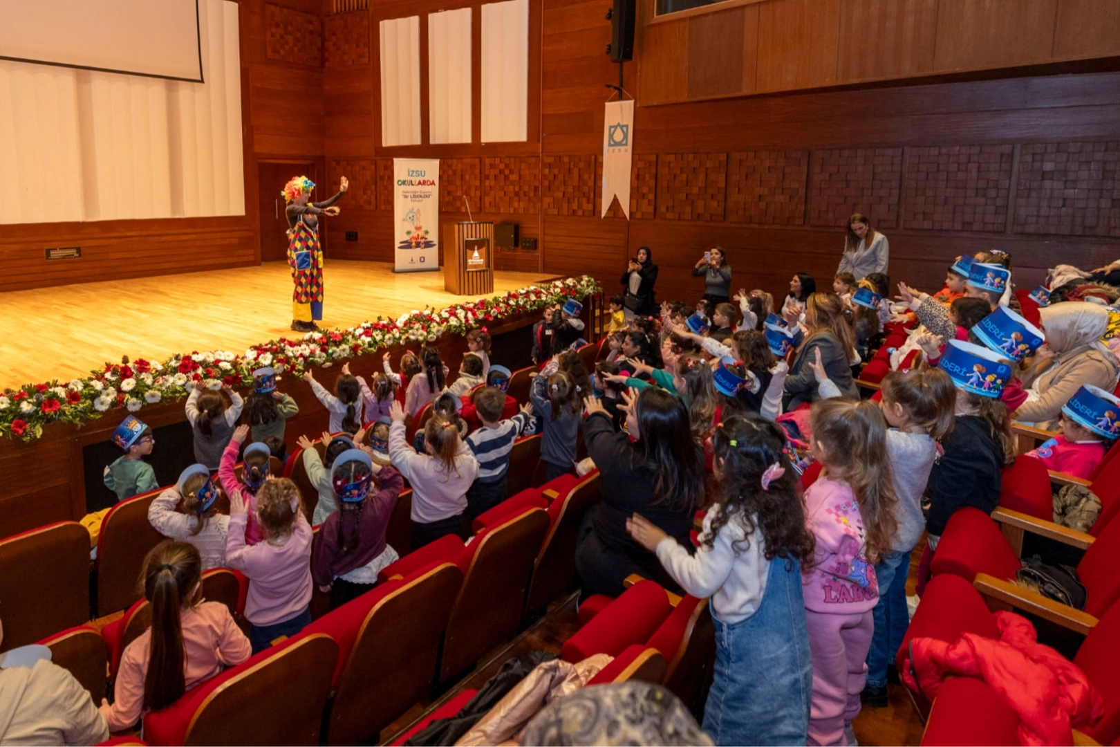 İZSU, yeni yıla miniklerle 'Merhaba' dedi