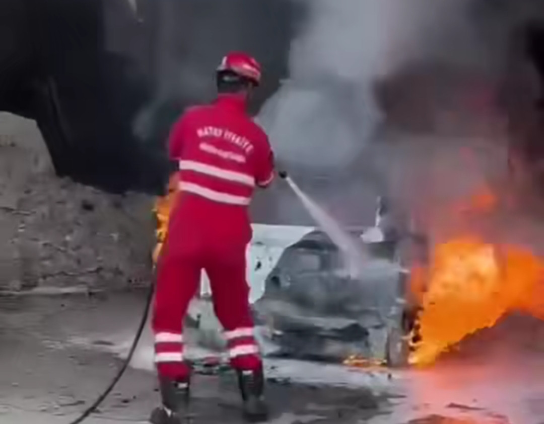 Antakya'da Tamirhanede LPG’li Otomobilde Yangın Çıktı