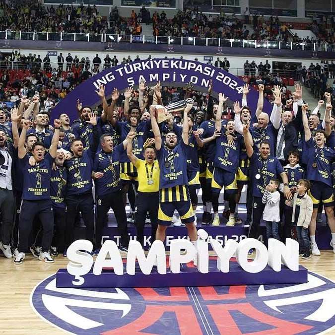 Basketbolda T&uuml;rkiye Kupası&rsquo;nı Fenerbah&ccedil;e kazandı.