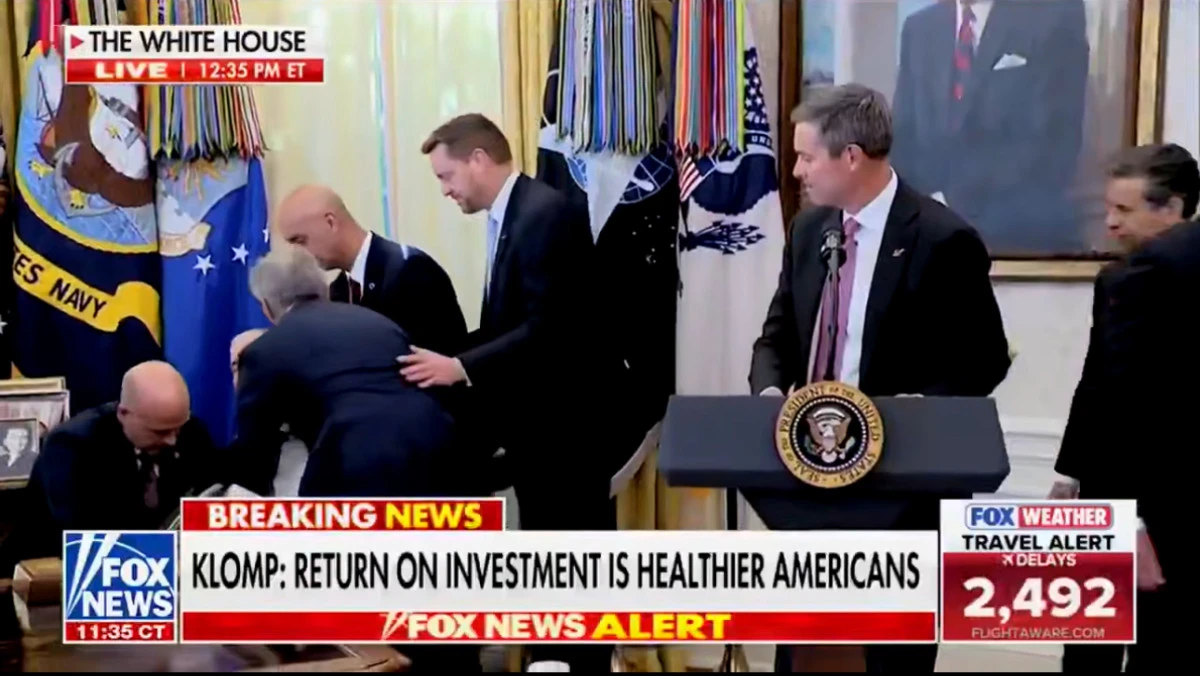 Beyaz Saray&rsquo;da Şaşırtan An: Dr. Mehmet &Ouml;z Bayılan Kişiye Anında M&uuml;dahale Etti