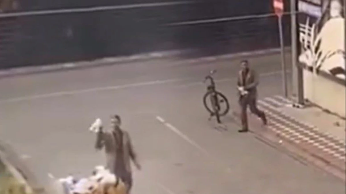 Manisa&rsquo;da Atat&uuml;rk Afişlerine &Ccedil;irkin Saldırı: Ş&uuml;pheli G&ouml;zaltında