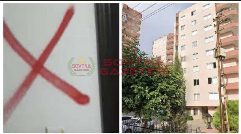 Mersin&rsquo;de kimliği belirsiz kişiler 5 Alevi  ailenin dairelerinin girişlerine kırmızı boyları &ccedil;arpı işareti koydu