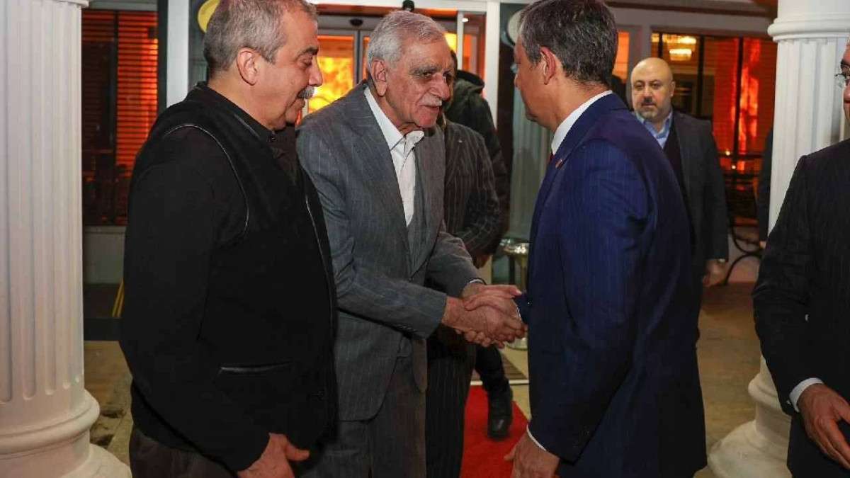 &Ouml;zg&uuml;r &Ouml;zel, G&ouml;revden Alınıp Kayyım Atanan Ahmet T&uuml;rk&rsquo;&uuml; Ziyaret Etti