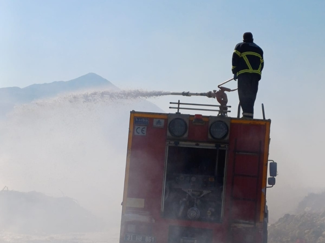 Samandağ Tekebaşı Mahallesi'nde Sazlık Yangını Kontrol Altına Alındı