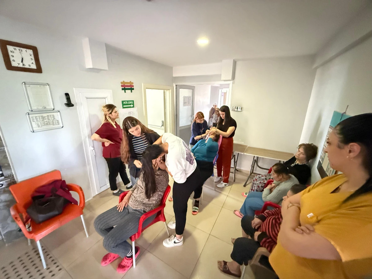 Samandağ Z&uuml;beyde Hanım MTAL &Ouml;ğrencilerinden Huzurevine Bayram Ziyareti