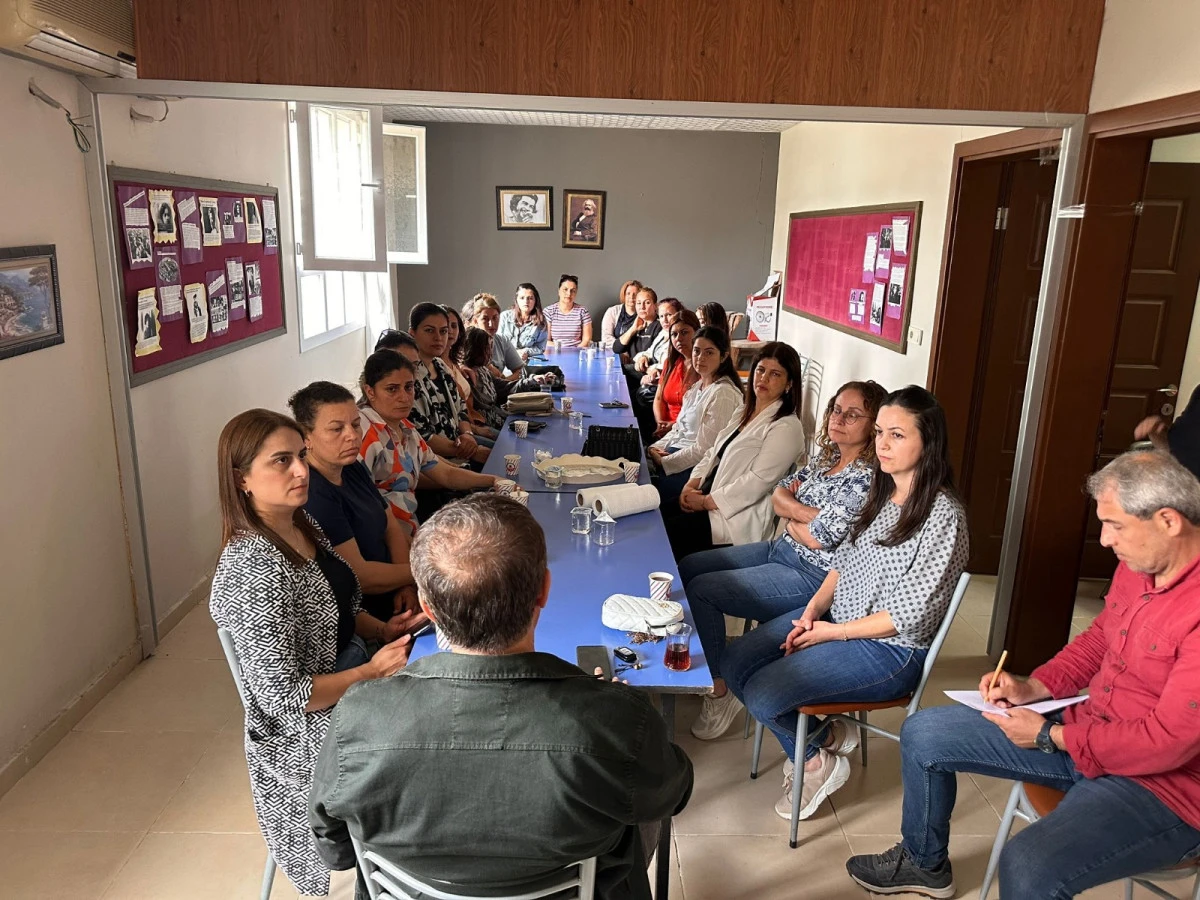 Samandağ'da Velilerden Okul M&uuml;cadelesi: "Eğitim Haktır, L&uuml;tuf Değil!"