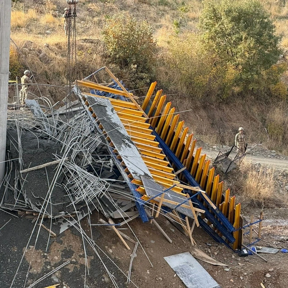 SON DAKİKA | Diyarbakır&rsquo;daki viyad&uuml;k faciasında 4 g&ouml;zaltı