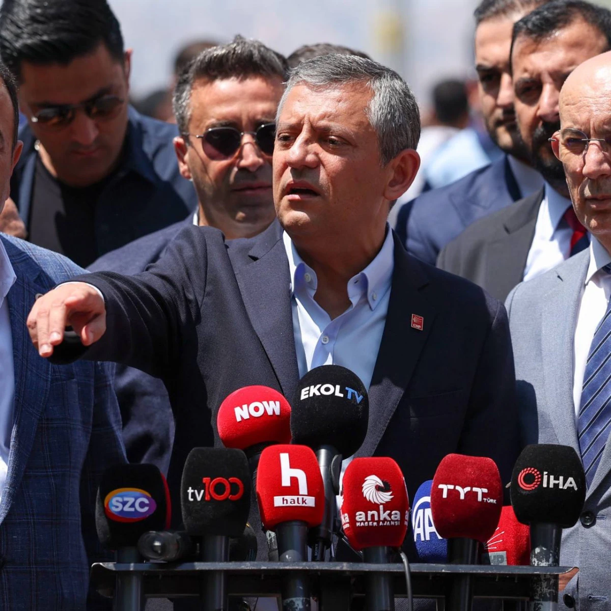 SONDAKİKA | Akın G&uuml;rlek&rsquo;ten &Ouml;zg&uuml;r &Ouml;zel&rsquo;e 500 Bin TL&rsquo;lik Manevi Tazminat Davası