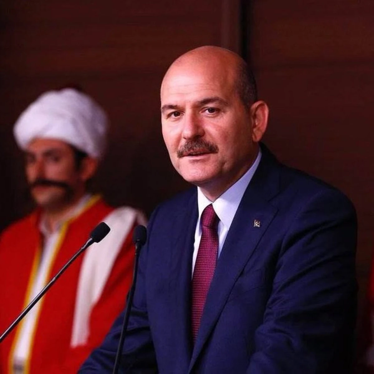 S&uuml;leyman Soylu&rsquo;dan Sert S&ouml;zler: &ldquo;&Ouml;zg&uuml;r &Ouml;zel&rsquo;le G&ouml;r&uuml;şen, O S&ouml;zleri &Uuml;zerine Almış Olur&rdquo;