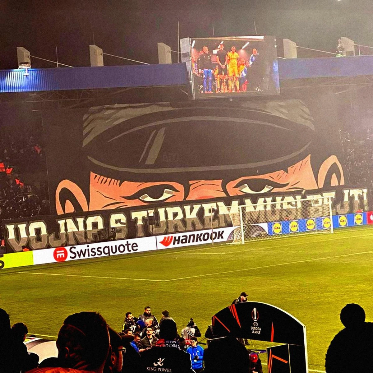 Viktoria Plzeň Taraftarlarından Şok Pankart: &ldquo;T&uuml;rklerle Savaş Olmalı&rdquo;